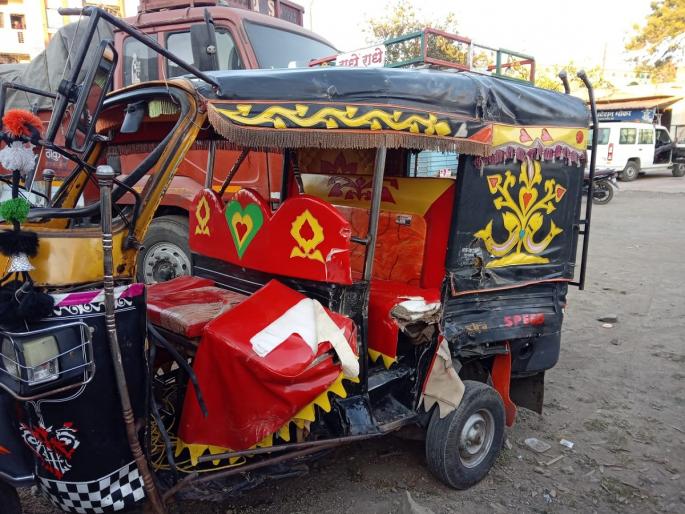 Autorickshaw blown up by speeding truck; Terrible accident: Wife dies, husband and driver injured | भरधाव ट्रकने ऑटोरिक्षाला उडवले; भीषण अपघातात पत्नीचा मृत्यू, पतीसह चालक जखमी Autorickshaw blown up by speeding truck; Terrible accident: Wife dies, husband and driver injured | भरधाव ट्रकने ऑटोरिक्षाला उडवले; भीषण अपघातात पत्नीचा मृत्यू, पतीसह चालक जखमी