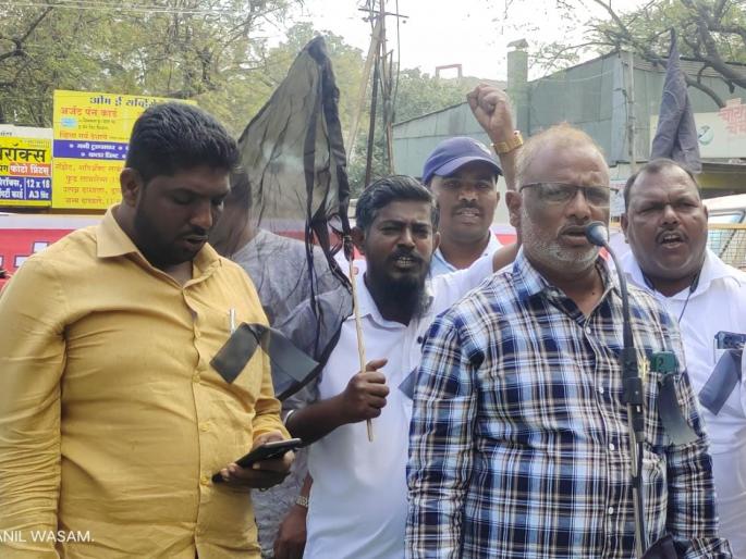 Demonstrations by CPI(M) in front of the Collector's office against the state government | राज्य सरकारच्या विरोधात माकपकडून जिल्हाधिकारी कार्यालयासमोर निदर्शने Demonstrations by CPI(M) in front of the Collector's office against the state government | राज्य सरकारच्या विरोधात माकपकडून जिल्हाधिकारी कार्यालयासमोर निदर्शने
