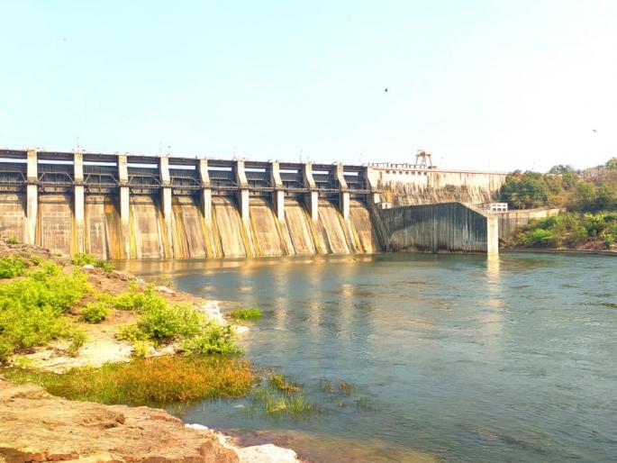 First circulation from Yeldari Dam; Giving life to Rabi crops on 60 thousand hectares | येलदरी धरणातून शेतीसाठी पहिले आवर्तन; ६० हजार हेक्टरवरील रब्बी पिकांना जीवदान First circulation from Yeldari Dam; Giving life to Rabi crops on 60 thousand hectares | येलदरी धरणातून शेतीसाठी पहिले आवर्तन; ६० हजार हेक्टरवरील रब्बी पिकांना जीवदान