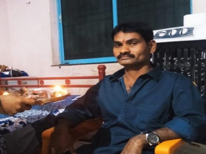 After drinking alcohol, he committed a murder due to drunkenness, while taking pictures, the face of the deceased was crushed with a stone | दारू पिल्यानंतर बिनसल्याने केला खून; हत्या करताना फोटोही काढले, मृताचा चेहरा दगडाने ठेचला  After drinking alcohol, he committed a murder due to drunkenness, while taking pictures, the face of the deceased was crushed with a stone | दारू पिल्यानंतर बिनसल्याने केला खून; हत्या करताना फोटोही काढले, मृताचा चेहरा दगडाने ठेचला