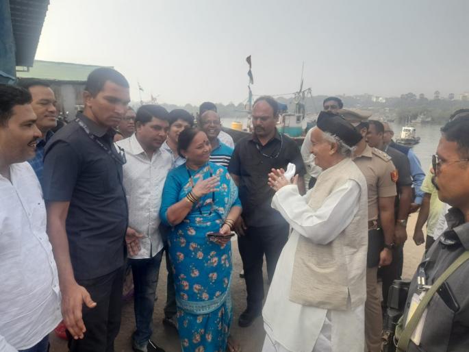 Governor bhagat singh koshyari traveled by Versova Madh Jetty-Versova boat | राज्यपालांनी लुटला वेसावे मढ जेट्टी-वेसावे बोटीचा आनंद, वाहतूक कोंडी झाली दूर Governor bhagat singh koshyari traveled by Versova Madh Jetty-Versova boat | राज्यपालांनी लुटला वेसावे मढ जेट्टी-वेसावे बोटीचा आनंद, वाहतूक कोंडी झाली दूर