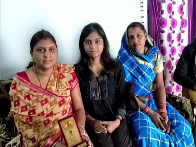 Durg girl Hisha Baghel selected for Agniveer scheme | भारीच! कॅन्सरग्रस्त वडिलांनी रिक्षा विकून शिकवलं, लेकीने कष्टाचं सोनं केलं; झाली 'अग्निवीर' Durg girl Hisha Baghel selected for Agniveer scheme | भारीच! कॅन्सरग्रस्त वडिलांनी रिक्षा विकून शिकवलं, लेकीने कष्टाचं सोनं केलं; झाली 'अग्निवीर'