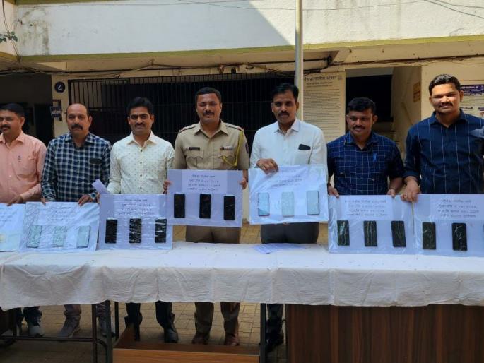 Thieves who stole mobile phones from shops in Thane jailed, 18 mobile phones worth 240,000 seized | ठाण्यात दुकानातून मोबाईल चोरणारे सराईत चोरटे जेरबंद, २ लाख ४० हजारांचे १८ मोबाईल हस्तगत Thieves who stole mobile phones from shops in Thane jailed, 18 mobile phones worth 240,000 seized | ठाण्यात दुकानातून मोबाईल चोरणारे सराईत चोरटे जेरबंद, २ लाख ४० हजारांचे १८ मोबाईल हस्तगत