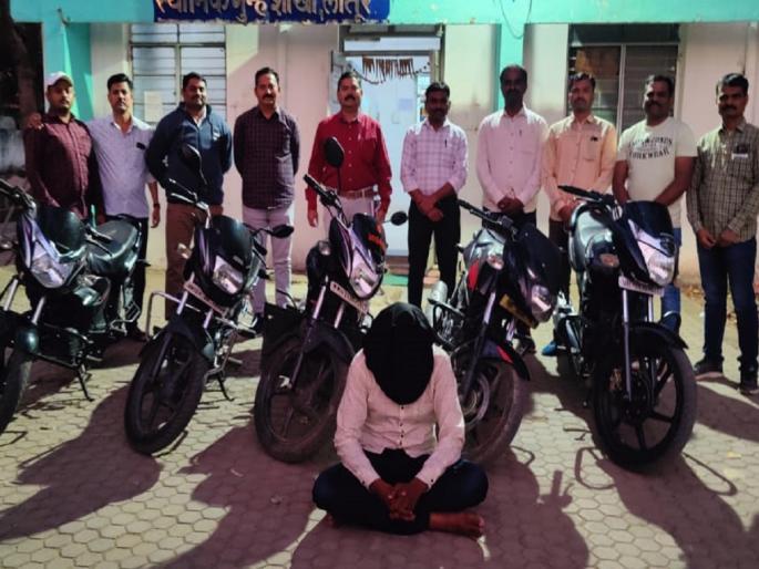 In Latur one arrested with 5 two-wheelers; Five crimes were solved | लातुरात ५ दुचाकीसह एक जाळ्यात; पाच गुन्ह्यांचा झाला उलगडा In Latur one arrested with 5 two-wheelers; Five crimes were solved | लातुरात ५ दुचाकीसह एक जाळ्यात; पाच गुन्ह्यांचा झाला उलगडा