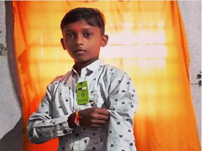 A 13-year-old boy fell into a well and died while watching his mobile phone | मोबाईल पाहण्यात गुंग १३ वर्षीय मुलाचा विहिरीत पडून मृत्यू A 13-year-old boy fell into a well and died while watching his mobile phone | मोबाईल पाहण्यात गुंग १३ वर्षीय मुलाचा विहिरीत पडून मृत्यू
