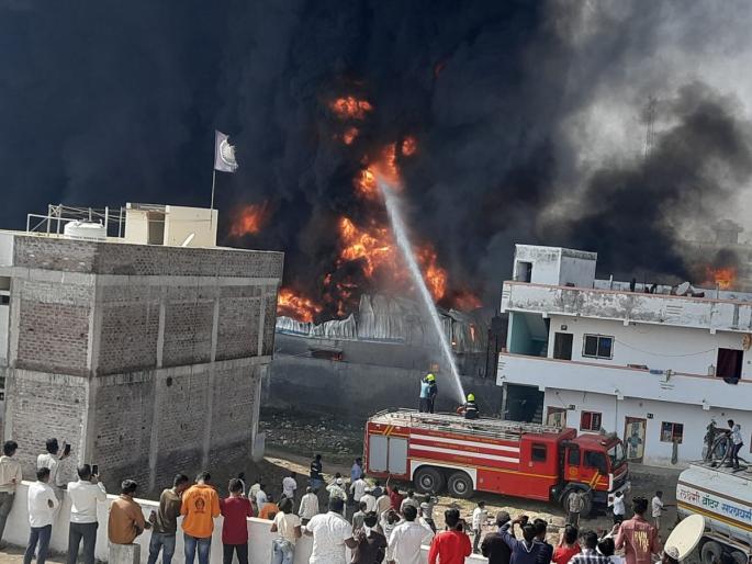 Video: Fire breaks out at Sahil Plastik carpet company in Waluj industry town, 200 workers safe | Video: वाळूज उद्योग नगरीत चटई कंपनीला भीषण आग, २०० कामगार सुरक्षित Video: Fire breaks out at Sahil Plastik carpet company in Waluj industry town, 200 workers safe | Video: वाळूज उद्योग नगरीत चटई कंपनीला भीषण आग, २०० कामगार सुरक्षित