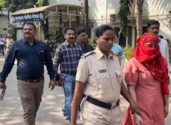 crime case solved within 24 hours in dombivali | ‘त्या’ दागिन्यांवर मावस बहिणीचाच डल्ला; चपलेवरून लागला सुगावा, २४ तासात गुन्ह्याची उकल crime case solved within 24 hours in dombivali | ‘त्या’ दागिन्यांवर मावस बहिणीचाच डल्ला; चपलेवरून लागला सुगावा, २४ तासात गुन्ह्याची उकल