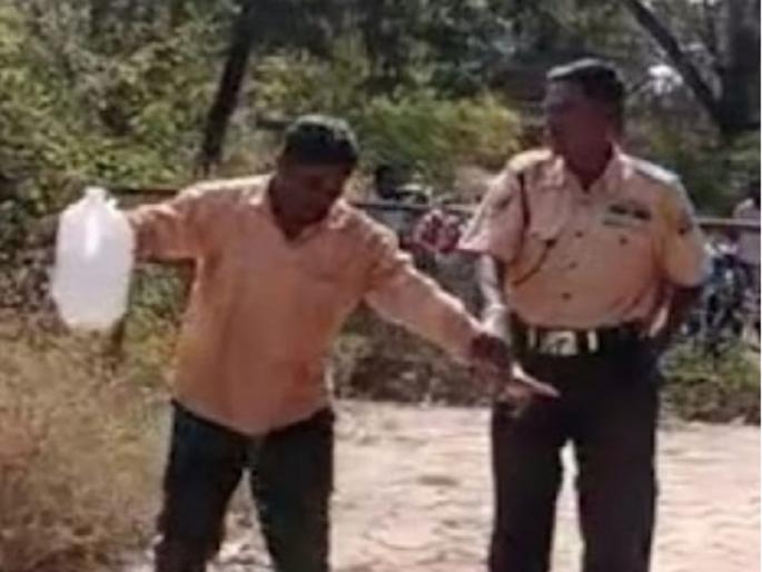 Quotation paid, now asking for payment for electricity connection; A desperate farmer's attempt at self-immolation | कोटेशन भरले, आता वीज जोडणीसाठी पैसे मागतात; हतबल शेतकऱ्याचा आत्मदहनाचा प्रयत्न Quotation paid, now asking for payment for electricity connection; A desperate farmer's attempt at self-immolation | कोटेशन भरले, आता वीज जोडणीसाठी पैसे मागतात; हतबल शेतकऱ्याचा आत्मदहनाचा प्रयत्न