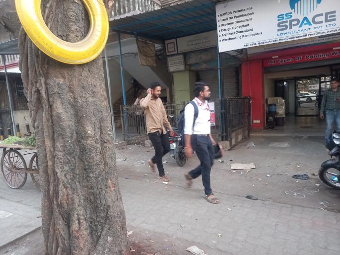 In Bhiwandi traffic police's towing van caused unnecessary trouble to the two-wheeler drivers | भिवंडीत वाहतूक पोलिसांच्या टोईंग व्हॅनचा दुचाकी चालकांना नाहक त्रास In Bhiwandi traffic police's towing van caused unnecessary trouble to the two-wheeler drivers | भिवंडीत वाहतूक पोलिसांच्या टोईंग व्हॅनचा दुचाकी चालकांना नाहक त्रास