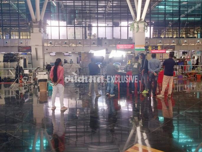 Actor Rajkummar Rao and 'Light, Camera, Action' at the Aurangabad airport | औरंगाबाद विमानतळावर अभिनेता राजकुमार राव अन् ‘लाईट, कॅमेरा, ॲक्शन’