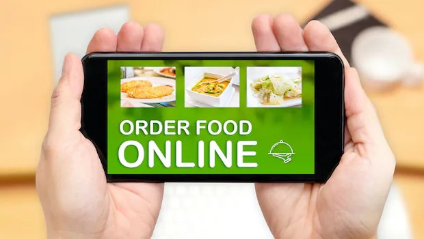 6 year old child ordered food worth more than 80k rupees from his fathers phone | बाबो! 1, 2 हजार नाही तर 6 वर्षांच्या मुलाने वडिलांच्या फोनवरून ऑर्डर केलं 80 हजारांचं जेवण