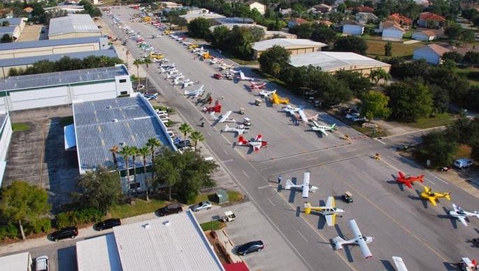 americas spruce creek fly inn community everyone has their own plane know intresting fact | हौसेला मोल नाही! 'या' गावातील लोक विमानाने जातात नाश्ता करायला; कारण ऐकून व्हाल हैराण americas spruce creek fly inn community everyone has their own plane know intresting fact | हौसेला मोल नाही! 'या' गावातील लोक विमानाने जातात नाश्ता करायला; कारण ऐकून व्हाल हैराण