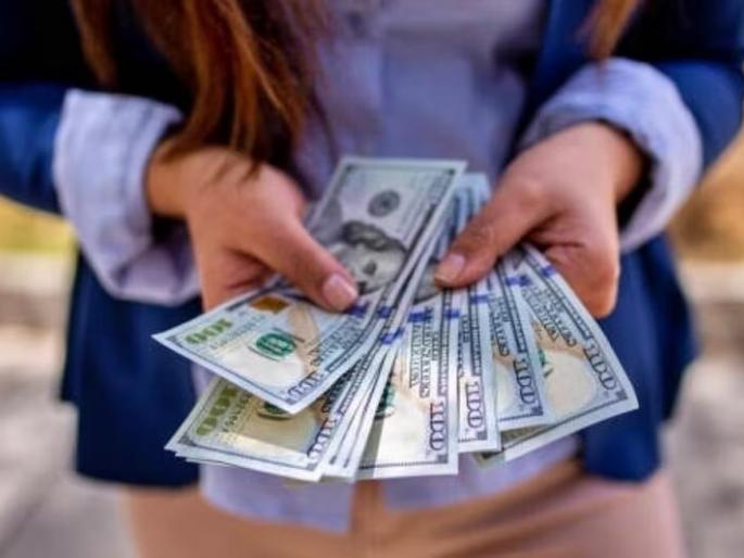 luck changed overnight became mistress of more than 300 crores rs now will leave job | नशीबवान! "मला आधी वाटलं की माझी मोठी फसवणूक झालीय पण मी खरंच 300 कोटी जिंकलेय" luck changed overnight became mistress of more than 300 crores rs now will leave job | नशीबवान! "मला आधी वाटलं की माझी मोठी फसवणूक झालीय पण मी खरंच 300 कोटी जिंकलेय"