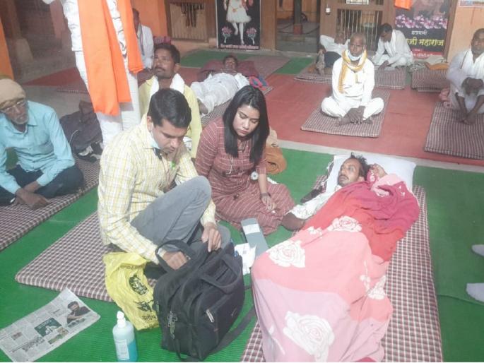 Maratha reservation: 4 hunger strikers' health deteriorated in Jalna | मराठा आरक्षणासाठी जालन्यात बेमुदत उपोषण; ४ आंदोलकांची प्रकृती खालावली