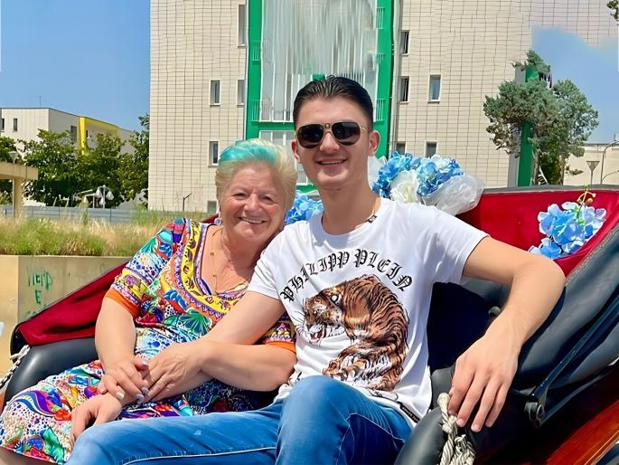 76 years old lady relationship with teen boy pregnancy news shocked | बाबो! 19 वर्षांचा मुलगा म्हणतो, "माझी 76 वर्षांची गर्लफ्रेंड आहे प्रेग्नंट"; सत्य समजताच व्हाल हैराण 76 years old lady relationship with teen boy pregnancy news shocked | बाबो! 19 वर्षांचा मुलगा म्हणतो, "माझी 76 वर्षांची गर्लफ्रेंड आहे प्रेग्नंट"; सत्य समजताच व्हाल हैराण