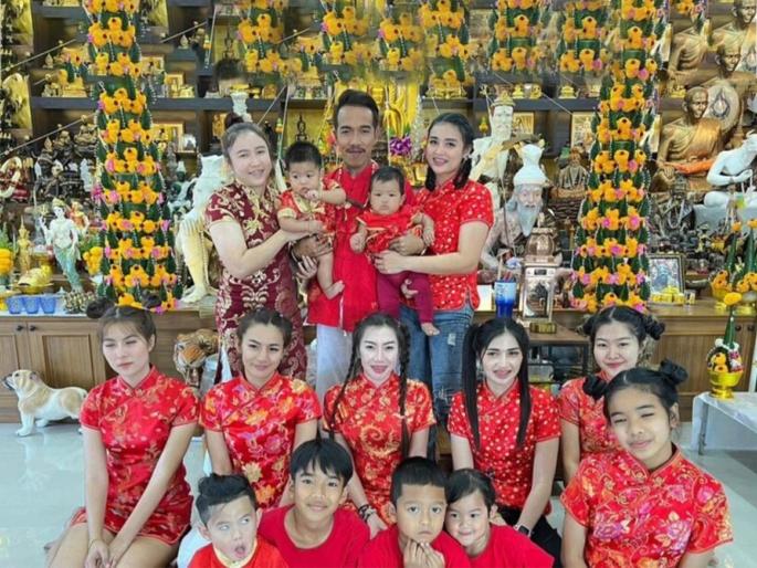 salesman have 7 wives living lavish life in thailand tell reason of love woman | 7 बायका फजिती ऐका! सेल्समनने केलं 7 वेळा लग्न; म्हणतो, "माझ्या प्रेमात वेड्या होतात महिला" salesman have 7 wives living lavish life in thailand tell reason of love woman | 7 बायका फजिती ऐका! सेल्समनने केलं 7 वेळा लग्न; म्हणतो, "माझ्या प्रेमात वेड्या होतात महिला"