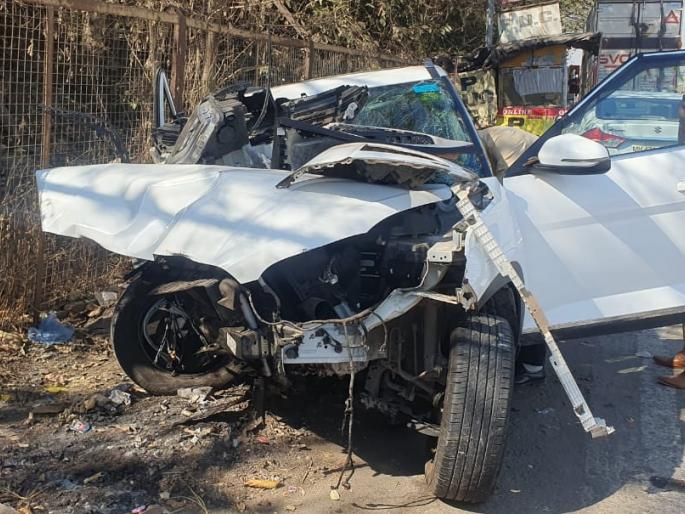 Two killed and two seriously injured in a terrible accident on the highway | महामार्गावर भीषण अपघात दोघांचा मृत्यू तर दोघे गंभीर जखमी Two killed and two seriously injured in a terrible accident on the highway | महामार्गावर भीषण अपघात दोघांचा मृत्यू तर दोघे गंभीर जखमी