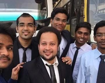 30 year old doctor dies due-to heart attack while taking wedding round | बापरे! सप्तपदी घेत असतानाच नवरदेव खाली कोसळला; 30 वर्षीय डॉक्टरचा हार्ट अटॅकने मृत्यू