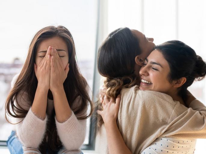 Hug Day Special 2023 : Magic is a must in life, 5 benefits of a hug with love, gives a new meaning to life | Hug Day Special 2023 : जादू की झप्पी आयुष्यात हवीच, मायेने मारलेल्या मिठीचे फायदे ५, जगण्याला देतात नवा अर्थ