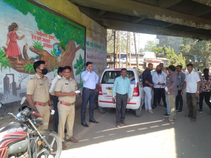 RTO takes action against illegal rickshaws in Ulhasnagar | उल्हासनगरात आरटीओकडून अवैध रिक्षावर कारवाई RTO takes action against illegal rickshaws in Ulhasnagar | उल्हासनगरात आरटीओकडून अवैध रिक्षावर कारवाई