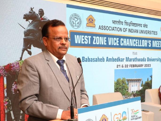 'Hava ka kam hai chalana, diye ka kam hai jalna'; Vice-Chancellor Pramod Yevle's Remarks on Assessment Methodology | 'हवा का काम है चलना, दिये का काम है जलना'; कुलगुरू प्रमोद येवलेंची मुल्यांकन पद्धतीवर टिपणी 'Hava ka kam hai chalana, diye ka kam hai jalna'; Vice-Chancellor Pramod Yevle's Remarks on Assessment Methodology | 'हवा का काम है चलना, दिये का काम है जलना'; कुलगुरू प्रमोद येवलेंची मुल्यांकन पद्धतीवर टिपणी