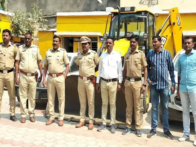 Illegal method chosen to repay the loan; Four arrested for stealing JCB | कर्ज फेडण्यासाठी निवडला अवैध मार्ग; जेसीबी चोरणारे चौघे अटकेत Illegal method chosen to repay the loan; Four arrested for stealing JCB | कर्ज फेडण्यासाठी निवडला अवैध मार्ग; जेसीबी चोरणारे चौघे अटकेत