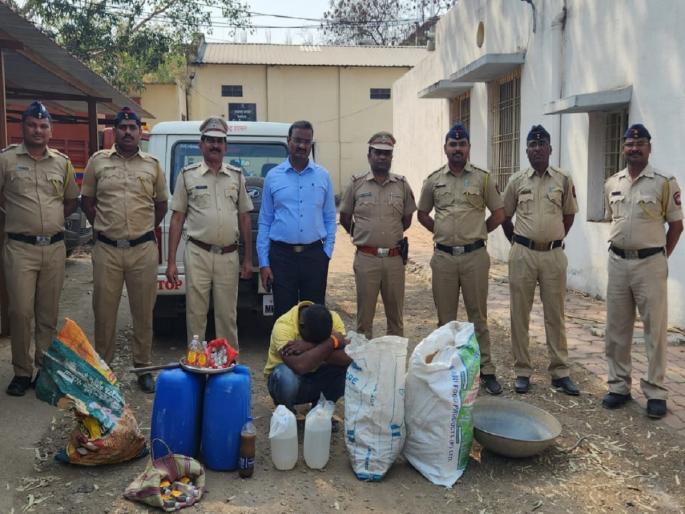 Gavathi Hatbhatti, fake desi liquor factory busted; Accused's Beed connection revealed | गावठी हातभट्टी, बनावट देशी दारुचा कारखाना उद्धवस्थ; आरोपीचे बीड कनेक्शन उघड Gavathi Hatbhatti, fake desi liquor factory busted; Accused's Beed connection revealed | गावठी हातभट्टी, बनावट देशी दारुचा कारखाना उद्धवस्थ; आरोपीचे बीड कनेक्शन उघड