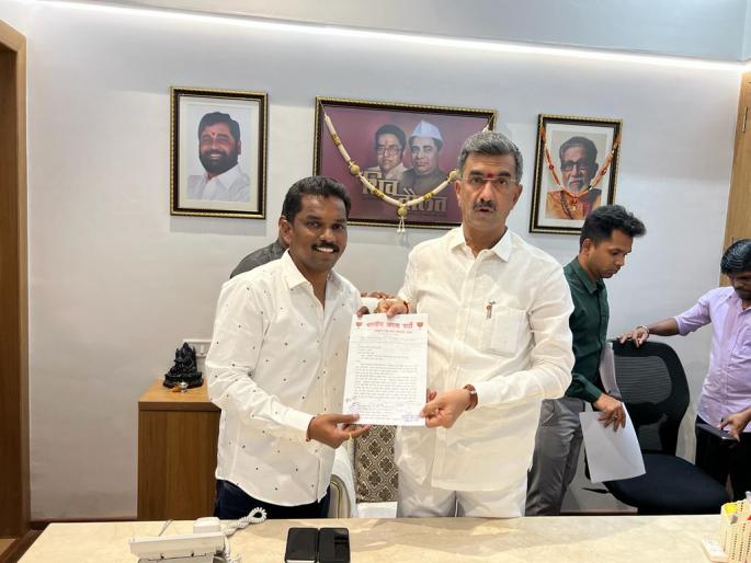 Regarding the illegal business in Ulhasnagar, the BJP office bearers are aggressive | उल्हासनगरातील अवैध धंद्याबाबत पालकमंत्र्यांना साकडे, भाजप पदाधिकारी आक्रमक Regarding the illegal business in Ulhasnagar, the BJP office bearers are aggressive | उल्हासनगरातील अवैध धंद्याबाबत पालकमंत्र्यांना साकडे, भाजप पदाधिकारी आक्रमक