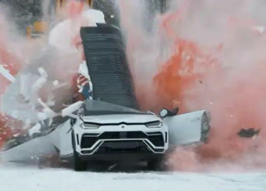russian youtuber smashes lamborghini worth over rs 3 crore into pieces to promote energy drink | Video - एनर्जी ड्रिंक प्रमोट करण्याच्या नादात प्रसिद्ध YouTuber ने तोडली कोट्यवधींची लॅम्बोर्गिनी russian youtuber smashes lamborghini worth over rs 3 crore into pieces to promote energy drink | Video - एनर्जी ड्रिंक प्रमोट करण्याच्या नादात प्रसिद्ध YouTuber ने तोडली कोट्यवधींची लॅम्बोर्गिनी