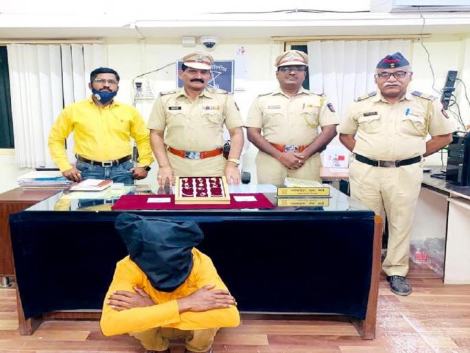 Police handcuffed Attal burglar in Chatrapati Sanbhaji nagar | रेल्वेस्टेशन परिसरात आला अन् अडकला; अट्टल घरफोड्याला पोलिसांनी ठोकल्या बेड्या Police handcuffed Attal burglar in Chatrapati Sanbhaji nagar | रेल्वेस्टेशन परिसरात आला अन् अडकला; अट्टल घरफोड्याला पोलिसांनी ठोकल्या बेड्या