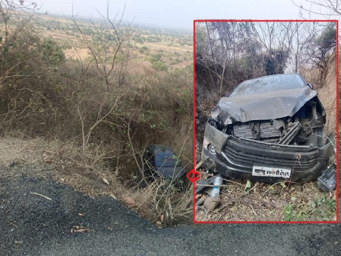 Another accident in 'that' ghat; The driver lost control and the car fell into the valley | 'त्या' घाटात पुन्हा अपघात; चालकाचा ताबा सुटल्याने कार दरीत कोसळली Another accident in 'that' ghat; The driver lost control and the car fell into the valley | 'त्या' घाटात पुन्हा अपघात; चालकाचा ताबा सुटल्याने कार दरीत कोसळली
