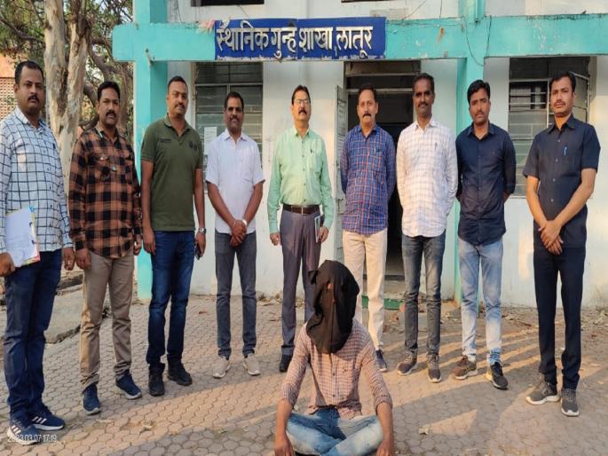 Bike driver beaten and mobile stolen; Arrested one | दुचाकी चालकाला मारहाण करून मोबाइल पळविला; एकास अटक Bike driver beaten and mobile stolen; Arrested one | दुचाकी चालकाला मारहाण करून मोबाइल पळविला; एकास अटक