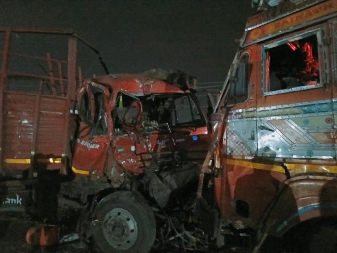 Speedy Truck Kills Tempo Driver; Fatal accident on Latur-Nanded highway | सुसाट ट्रकने घेतला टेम्पाे चालकाचा बळी; लातूर-नांदेड महामार्गावर भीषण अपघात Speedy Truck Kills Tempo Driver; Fatal accident on Latur-Nanded highway | सुसाट ट्रकने घेतला टेम्पाे चालकाचा बळी; लातूर-नांदेड महामार्गावर भीषण अपघात