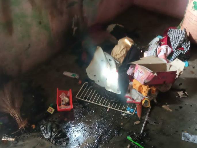 House fire in Buldhana, loss of 60 thousand | बुलढाण्यात घराला आग, ६० हजारांचे नुकसान House fire in Buldhana, loss of 60 thousand | बुलढाण्यात घराला आग, ६० हजारांचे नुकसान