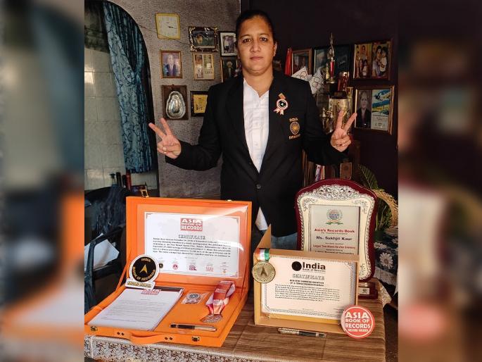 Dombivli mermaid Sukhjit Kaur's world record | डोंबिवलीची जलपरी सुखजित कौरचा विश्वविक्रम Dombivli mermaid Sukhjit Kaur's world record | डोंबिवलीची जलपरी सुखजित कौरचा विश्वविक्रम