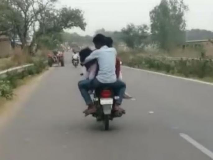 hospital did not give vehicle for dead body carried sister body on bike | लज्जास्पद! रुग्णालयाने दिलं नाही वाहन; हतबल भावाने बाईकवरून नेला बहिणीचा मृतदेह hospital did not give vehicle for dead body carried sister body on bike | लज्जास्पद! रुग्णालयाने दिलं नाही वाहन; हतबल भावाने बाईकवरून नेला बहिणीचा मृतदेह