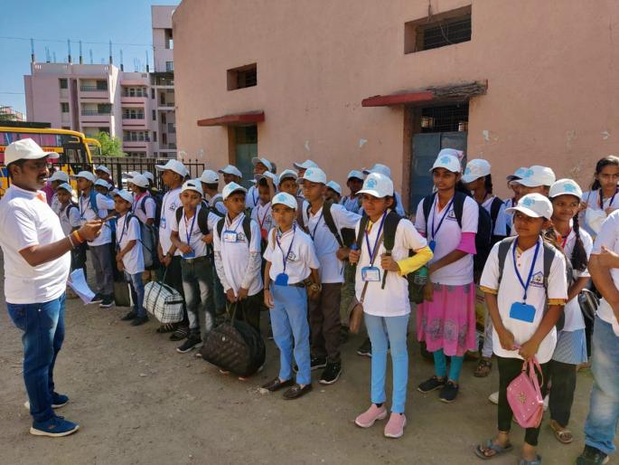 Happiness is in the sky! Toddlers from ZP schools of Chhatrapati Sambhajinagar on field trips for the first time; That too direct to Bangalore, Andhra Pradesh | आनंद गगनात मावेना! झेडपी शाळांतील चिमुकले पहिल्यांदाच सहलीवर; तेही थेट बंगळुरू,आंध्रात Happiness is in the sky! Toddlers from ZP schools of Chhatrapati Sambhajinagar on field trips for the first time; That too direct to Bangalore, Andhra Pradesh | आनंद गगनात मावेना! झेडपी शाळांतील चिमुकले पहिल्यांदाच सहलीवर; तेही थेट बंगळुरू,आंध्रात