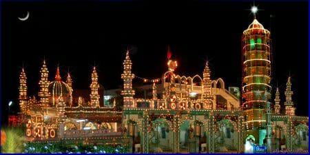 Hindu Muslim unity strengthened by Syed Baba Urus in shreerampur | सय्यद बाबा उरूसामुळे हिंदू मुस्लिम ऐक्याला बळ; डावखर कुटुंबीयांकडे मजारवर चादर चढविण्याचा मान Hindu Muslim unity strengthened by Syed Baba Urus in shreerampur | सय्यद बाबा उरूसामुळे हिंदू मुस्लिम ऐक्याला बळ; डावखर कुटुंबीयांकडे मजारवर चादर चढविण्याचा मान