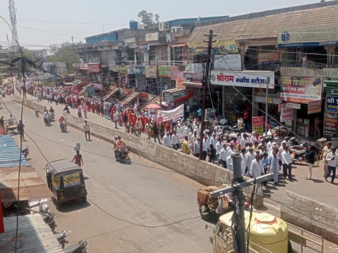 Project victims' march to the collector's office | प्रकल्पग्रस्तांचा जिल्हाधिकारी कार्यालयावर मोर्चा Project victims' march to the collector's office | प्रकल्पग्रस्तांचा जिल्हाधिकारी कार्यालयावर मोर्चा