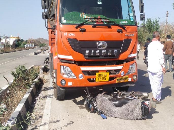 Another accident on Nivagha Road; Bike rider dies in collision with tempo | निवघा रोडवर पुन्हा अपघात; टेम्पोच्या धडकेत दुचाकीस्वाराचा मृत्यू Another accident on Nivagha Road; Bike rider dies in collision with tempo | निवघा रोडवर पुन्हा अपघात; टेम्पोच्या धडकेत दुचाकीस्वाराचा मृत्यू