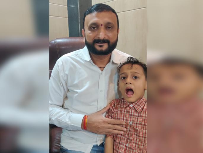 Ishaat Idrisi, a five-year-old boy, underwent surgery for a hole in his tongue after receiving help | 5 वर्षीय इसहात इद्रीसीला मदत मिळाल्याने त्याच्या पडजिभेवरील छिद्रावर झाली शस्त्रक्रिया Ishaat Idrisi, a five-year-old boy, underwent surgery for a hole in his tongue after receiving help | 5 वर्षीय इसहात इद्रीसीला मदत मिळाल्याने त्याच्या पडजिभेवरील छिद्रावर झाली शस्त्रक्रिया