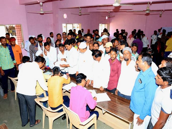 Major parties' plan to go uncontested failed; 543 applications for 4 Market Committee | निवडणूक बिनविरोध करण्याचा प्रमुख पक्षांचा डाव उधळला; ४ बाजार समितीसाठी ५४३ अर्ज Major parties' plan to go uncontested failed; 543 applications for 4 Market Committee | निवडणूक बिनविरोध करण्याचा प्रमुख पक्षांचा डाव उधळला; ४ बाजार समितीसाठी ५४३ अर्ज