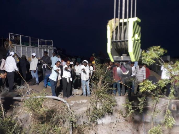 The brakes failed and the vehicle plunged into a well, killing one | ब्रेक फेल झाले अन् वाहन विहिरीत कोसळले, एकाचा मृत्यू The brakes failed and the vehicle plunged into a well, killing one | ब्रेक फेल झाले अन् वाहन विहिरीत कोसळले, एकाचा मृत्यू