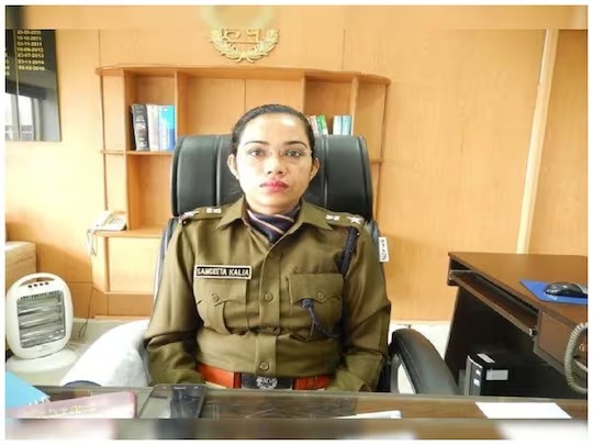 IPS sangeeta kalia whose father was painter haryana police | 6 नोकऱ्या सोडून पेंटरची मुलगी झाली IPS, मंत्र्याशी घेतला होता पंगा; कोण आहे ही अधिकारी? IPS sangeeta kalia whose father was painter haryana police | 6 नोकऱ्या सोडून पेंटरची मुलगी झाली IPS, मंत्र्याशी घेतला होता पंगा; कोण आहे ही अधिकारी?