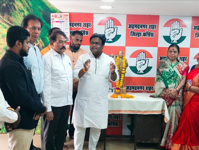 Congress-BJP clash again over Savarkar issue in Ahmednagar | अहमदनगरमध्ये सावरकर मुद्यावरून काँग्रेस-भाजपमध्ये पुन्हा संघर्ष Congress-BJP clash again over Savarkar issue in Ahmednagar | अहमदनगरमध्ये सावरकर मुद्यावरून काँग्रेस-भाजपमध्ये पुन्हा संघर्ष