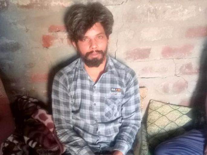 young boy died in hospital record by corona virus is return home after two years | कोरोनामुळे मृत्यू झाल्याचं सांगून रुग्णालयाने केले अंत्यसंस्कार; 2 वर्षांनी 'तो' परतला अन्... young boy died in hospital record by corona virus is return home after two years | कोरोनामुळे मृत्यू झाल्याचं सांगून रुग्णालयाने केले अंत्यसंस्कार; 2 वर्षांनी 'तो' परतला अन्...