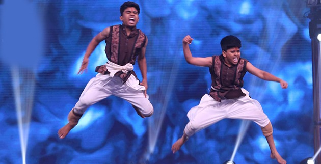 sagar varpe and divyesh bhadvwlkar dance in mi honar superstar | नाचला दिव्येश, निनादला सागर...नृत्यदरबारी यशाचा जागर! sagar varpe and divyesh bhadvwlkar dance in mi honar superstar | नाचला दिव्येश, निनादला सागर...नृत्यदरबारी यशाचा जागर!