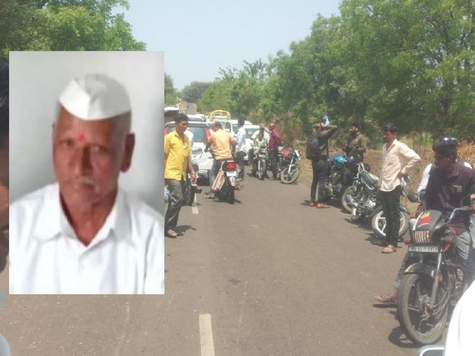 While returning from Gahininath fort, dogs came in front of the bike; An elderly devotee died in an accident | गहिनीनाथ गडावरून परताना दुचाकीसमोर श्वान आले; अपघातात वृद्ध भाविकाचा मृत्यू  While returning from Gahininath fort, dogs came in front of the bike; An elderly devotee died in an accident | गहिनीनाथ गडावरून परताना दुचाकीसमोर श्वान आले; अपघातात वृद्ध भाविकाचा मृत्यू