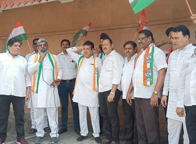 'Jawab Do Modiji Jawab Do' movement of Navi Mumbai District Congress | नवी मुंबई जिल्हा काँग्रेसचे 'जवाब दो मोदीजी जवाब दो' आंदोलन 'Jawab Do Modiji Jawab Do' movement of Navi Mumbai District Congress | नवी मुंबई जिल्हा काँग्रेसचे 'जवाब दो मोदीजी जवाब दो' आंदोलन