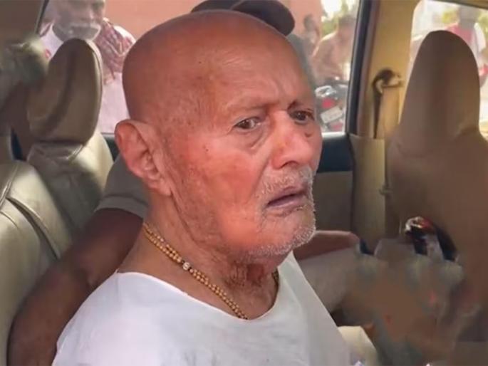 ayodhya land mafia grabbed land of 95 year old hanuman garhi mahant claimed dead | भयंकर! अयोध्येत 95 वर्षीय महंत मृत असल्याचे सांगून भूमाफियांनी ह़डपली कोट्यवधींची जमीन ayodhya land mafia grabbed land of 95 year old hanuman garhi mahant claimed dead | भयंकर! अयोध्येत 95 वर्षीय महंत मृत असल्याचे सांगून भूमाफियांनी ह़डपली कोट्यवधींची जमीन